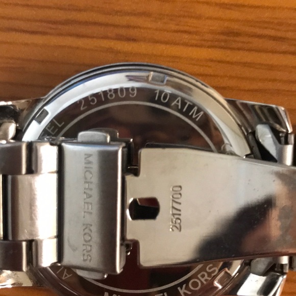 Michael Kors watch - Picture 3 of 3